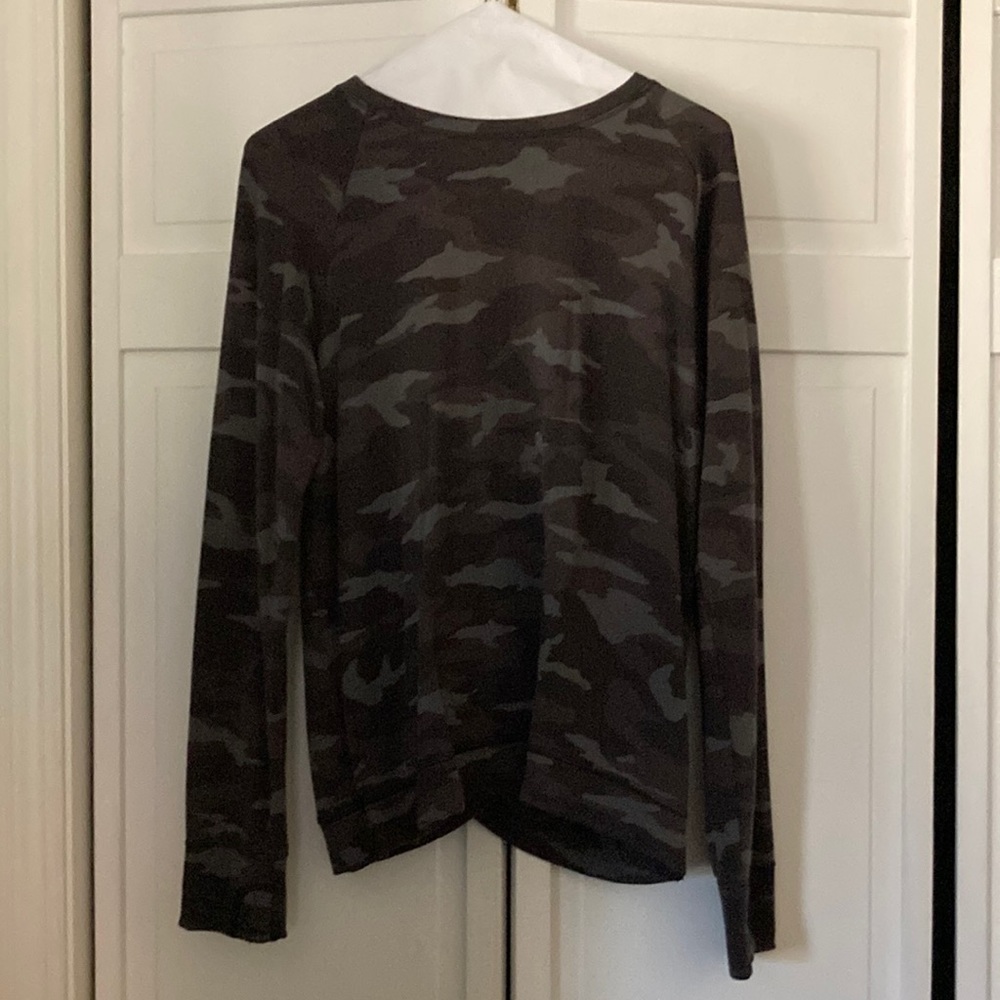 Athleta Girl Cozy Cross Your Fingers Sweatshirt - XXL 16 - Black Camo